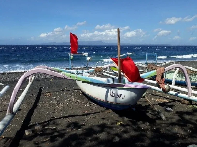 jukung bali traditional fishing boat