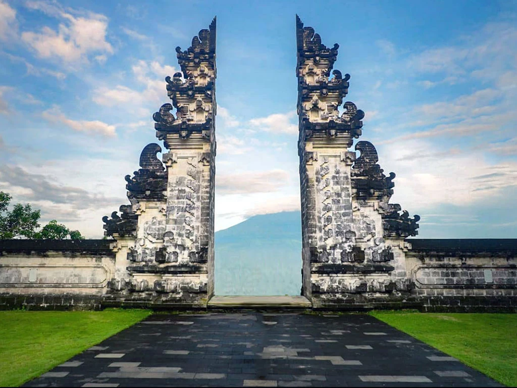 gate of heaven lempuyang temple