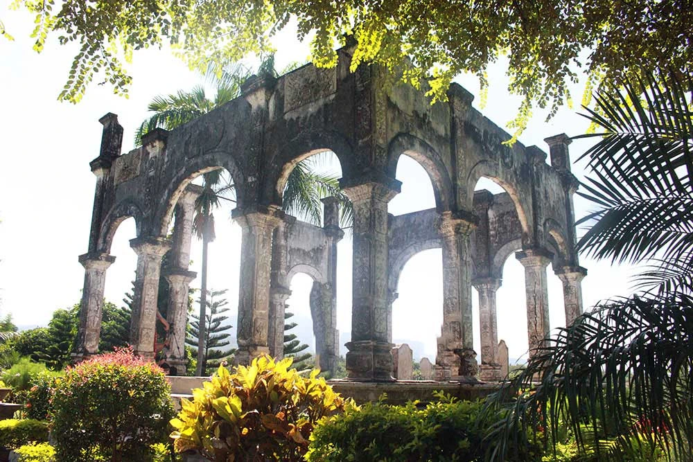 taman ujung tirta gangga monumental building