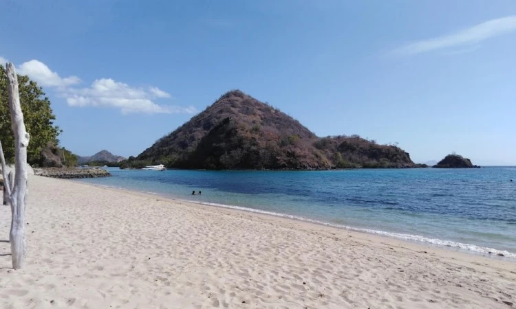 Waecicu Beach - Labuan Bajo