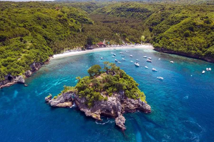 crystal bay nusa penida island