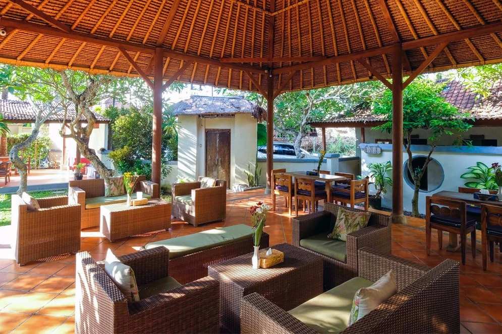 saba horse riding waiting lounge