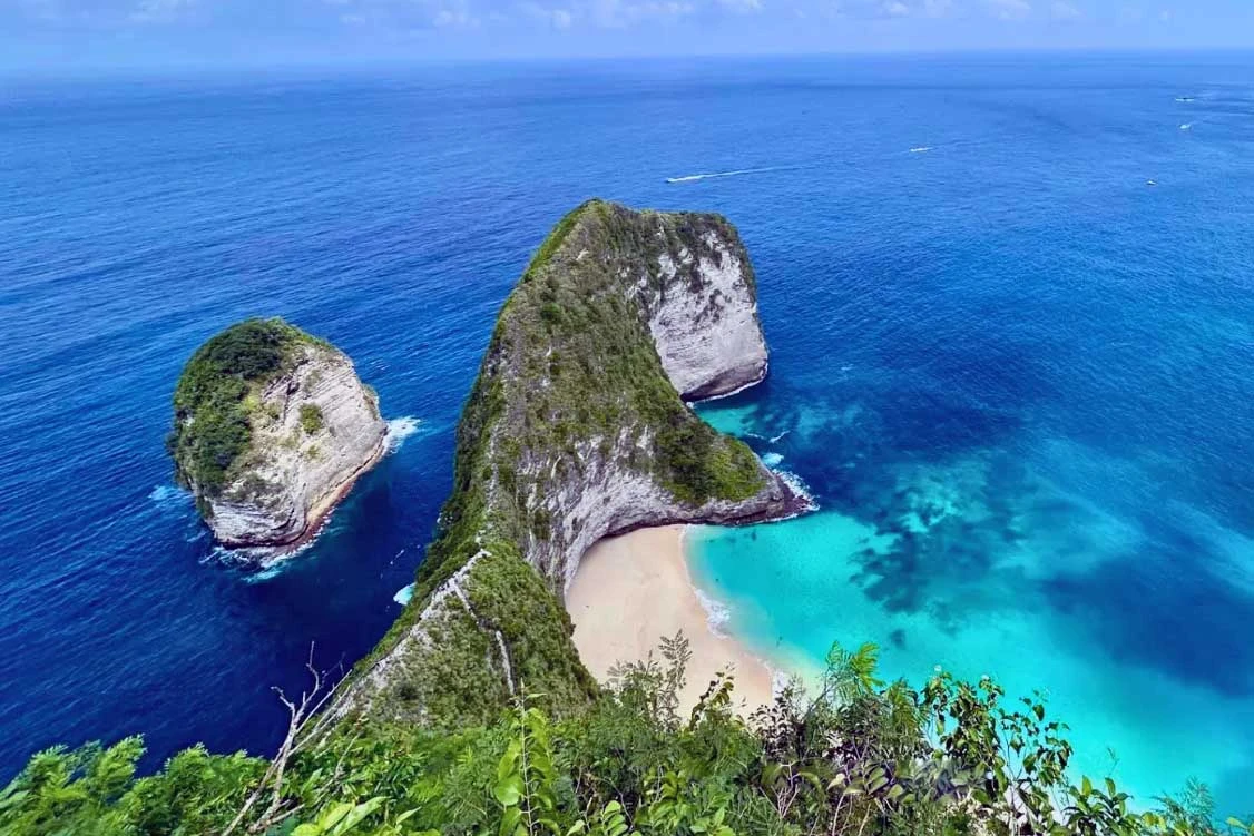 kelingking beach cliff view