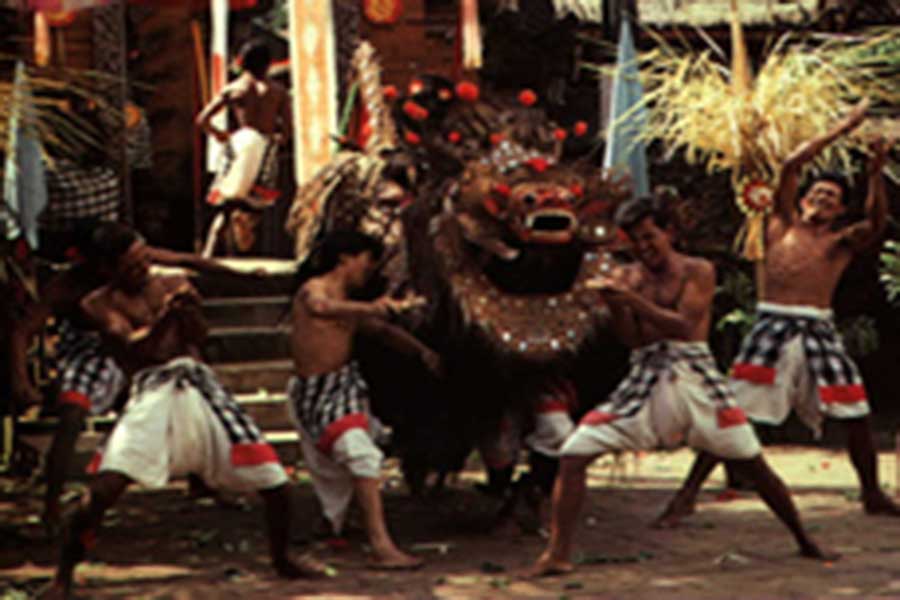 images/uploads/article-images/article-barong_and_keris_dance-31.jpg