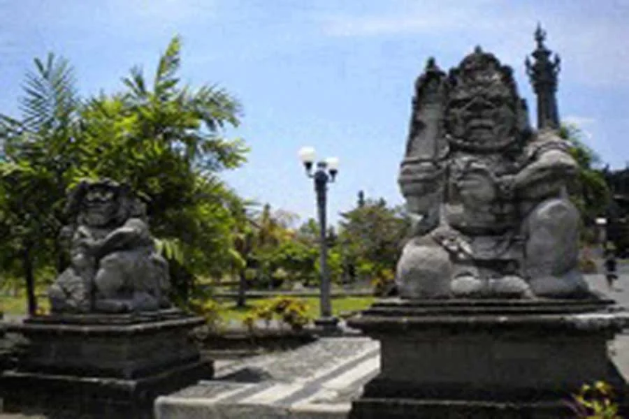 statue on monument area