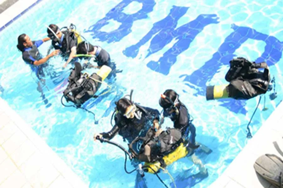 diving lesson, beginner dive, padi international