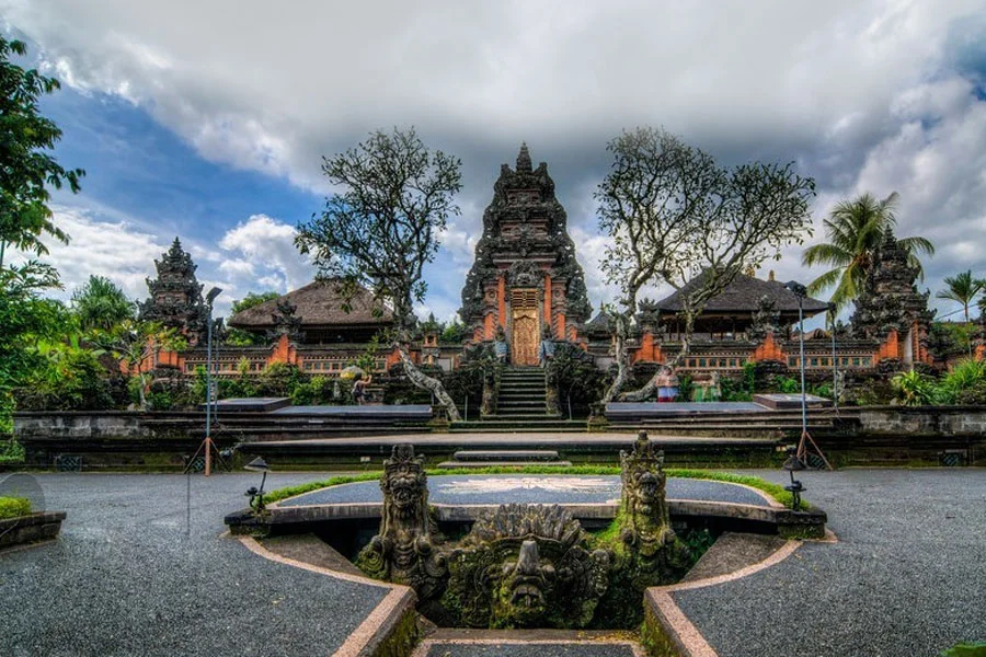 puri saren, ubud palace, sightseeing bali, visiting bali