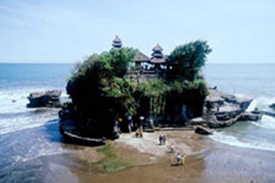 tanah lot temple view