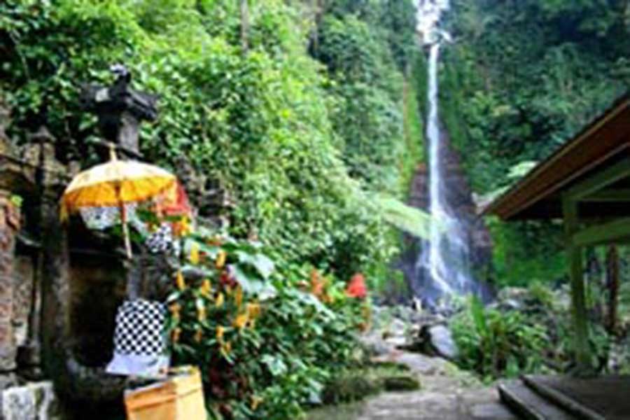 gitgit waterfall view, the waterfall, sightseeing bali, visiting bali