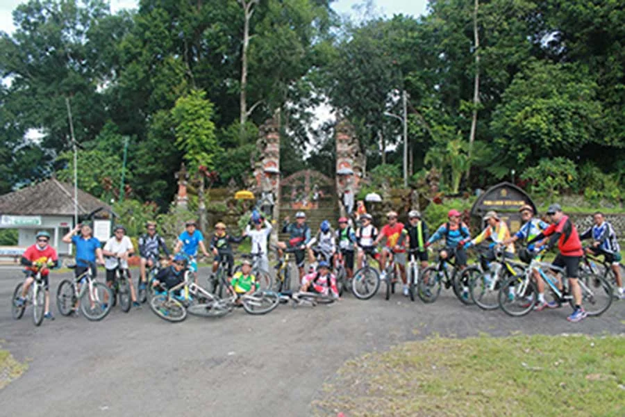 village temple, jatiluwih bike tour, bali moon bike